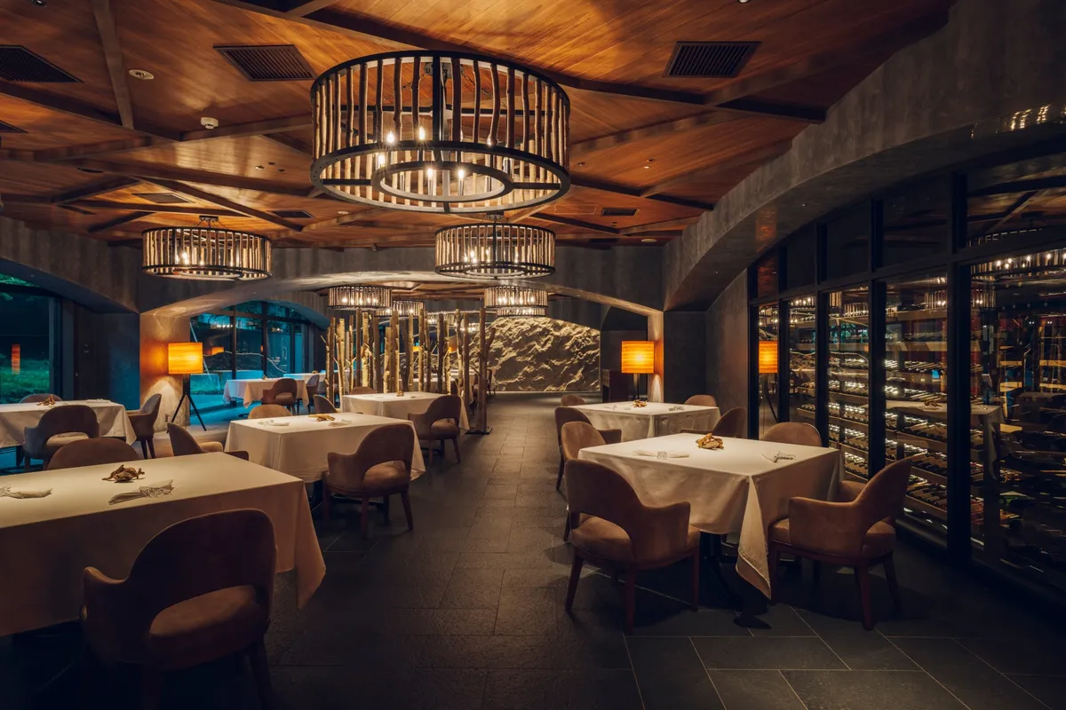 洗練されたSonoreのメインダイニング