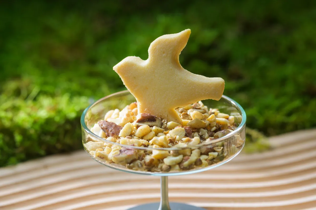 森に種を運ぶ鳥をイメージした可愛らしいクッキー