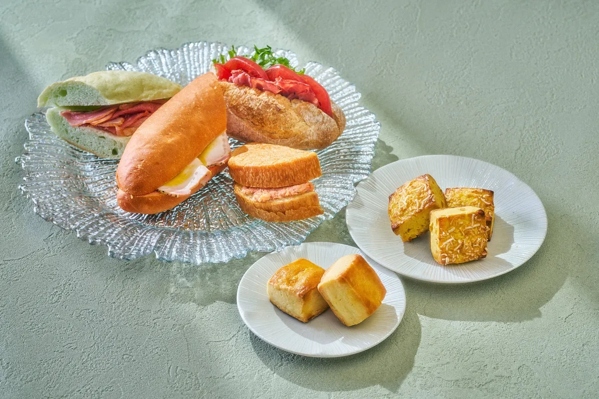 食べ放題で楽しめる多彩なサンドイッチとホテルメイドスコーン