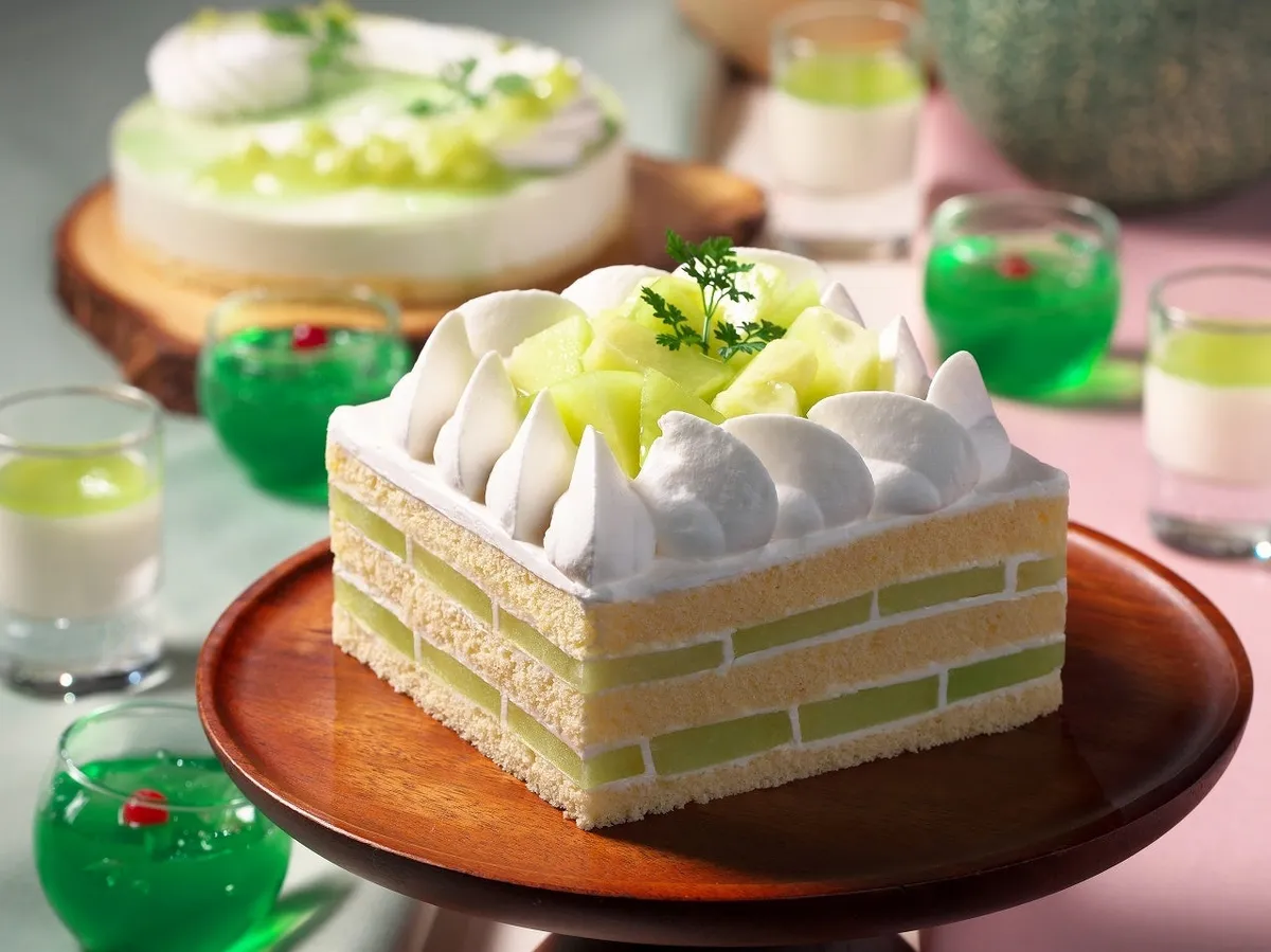 メロンをたっぷりとトッピングした特製ショートケーキ