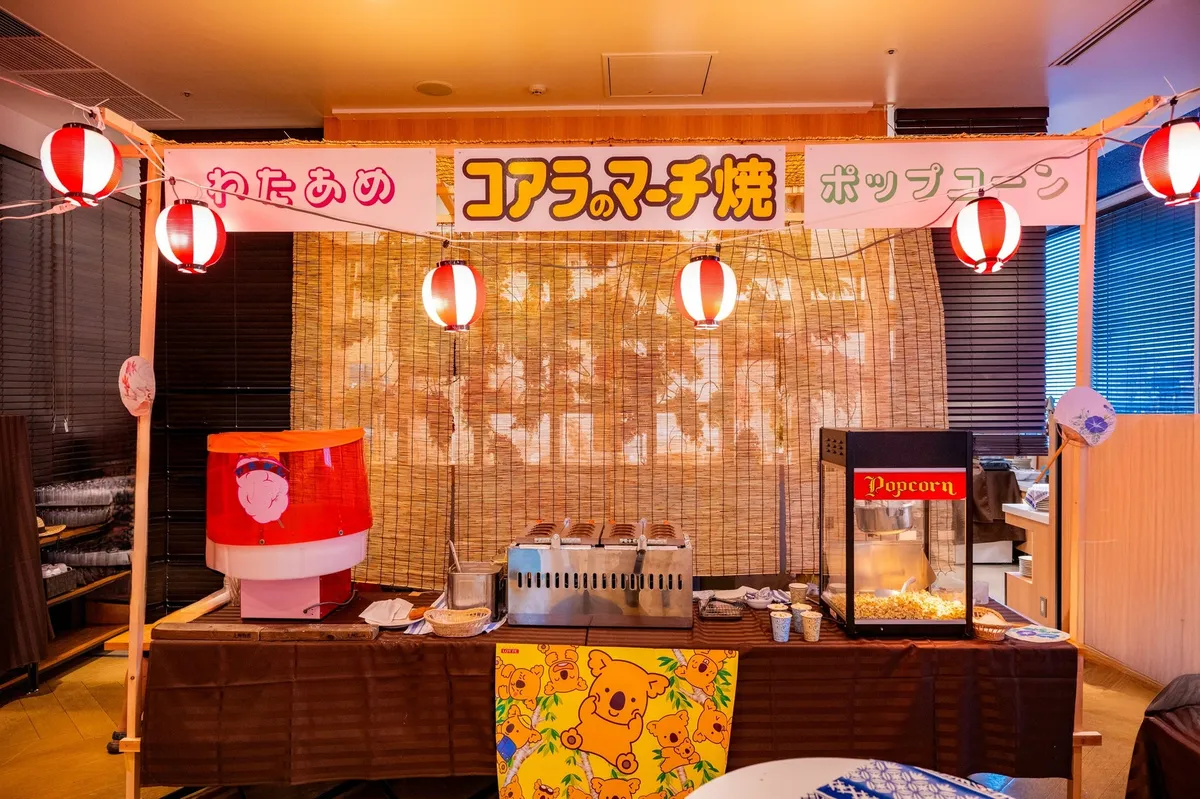 ホテル内で開催される夏祭りの縁日ブース