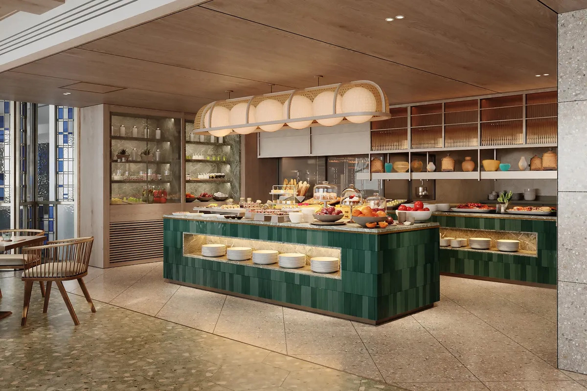 色鮮やかな食材が並ぶレストランのビュッフェカウンター