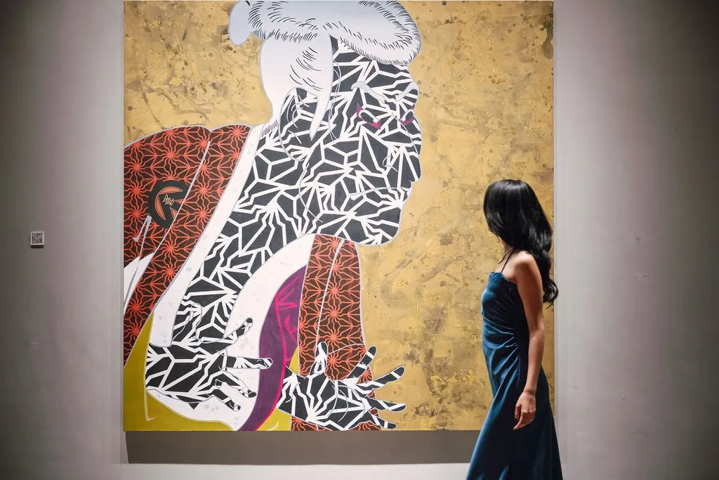 館内に展示された現代的な浮世絵風のアート作品