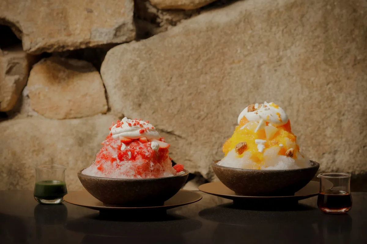 苺と抹茶、柑橘とシャンパーニュの2種類のかき氷。涼やかな見た目が初夏にぴったりです。