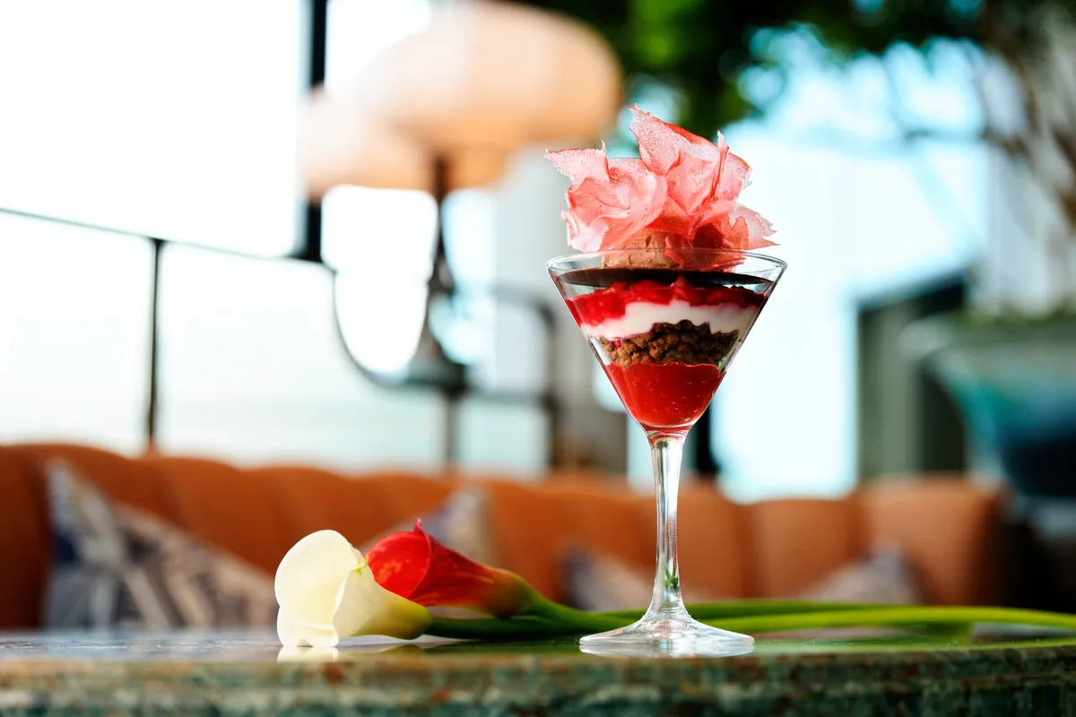 ラウンジ＆バー「ピーコック・アレー」の洗練された空間