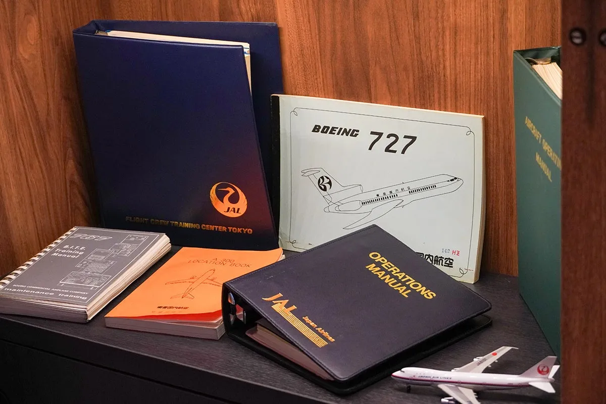 JALの歴代オペレーションマニュアルやモデルプレーンの展示