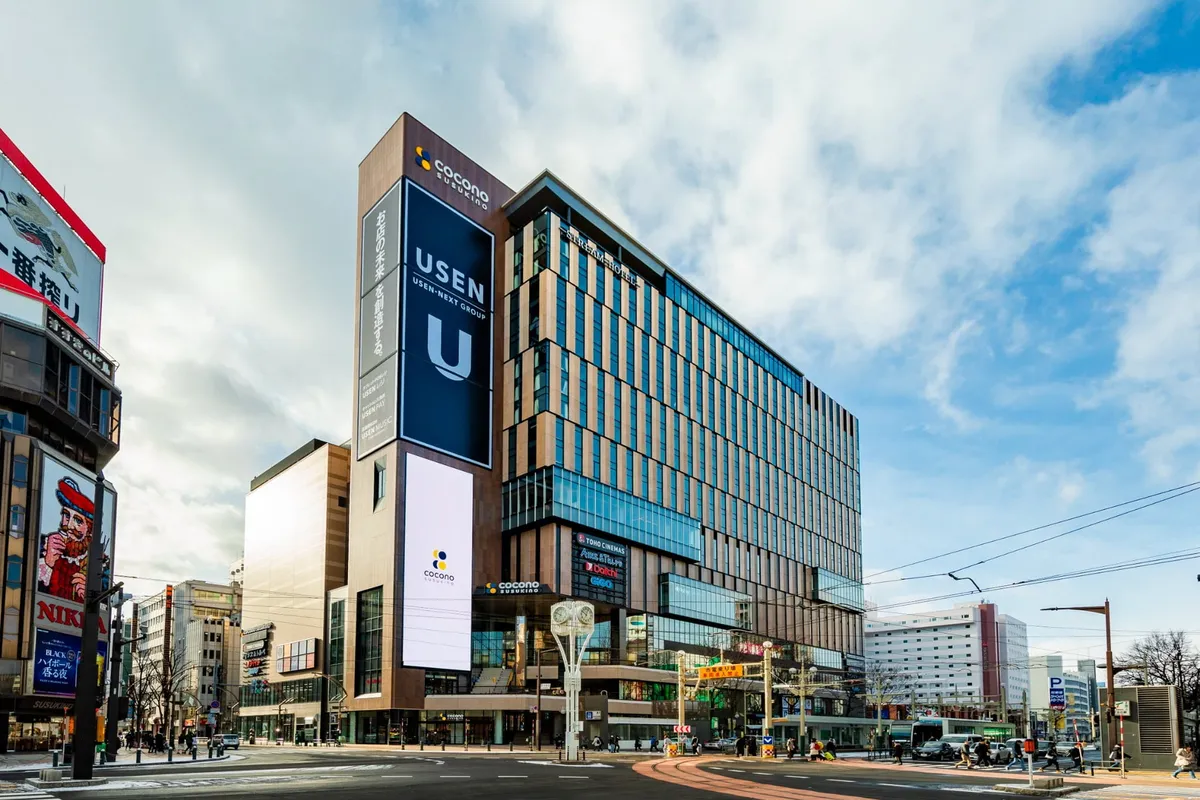 SAPPORO STREAM HOTELが入るCOCONO SUSUKINOの外観