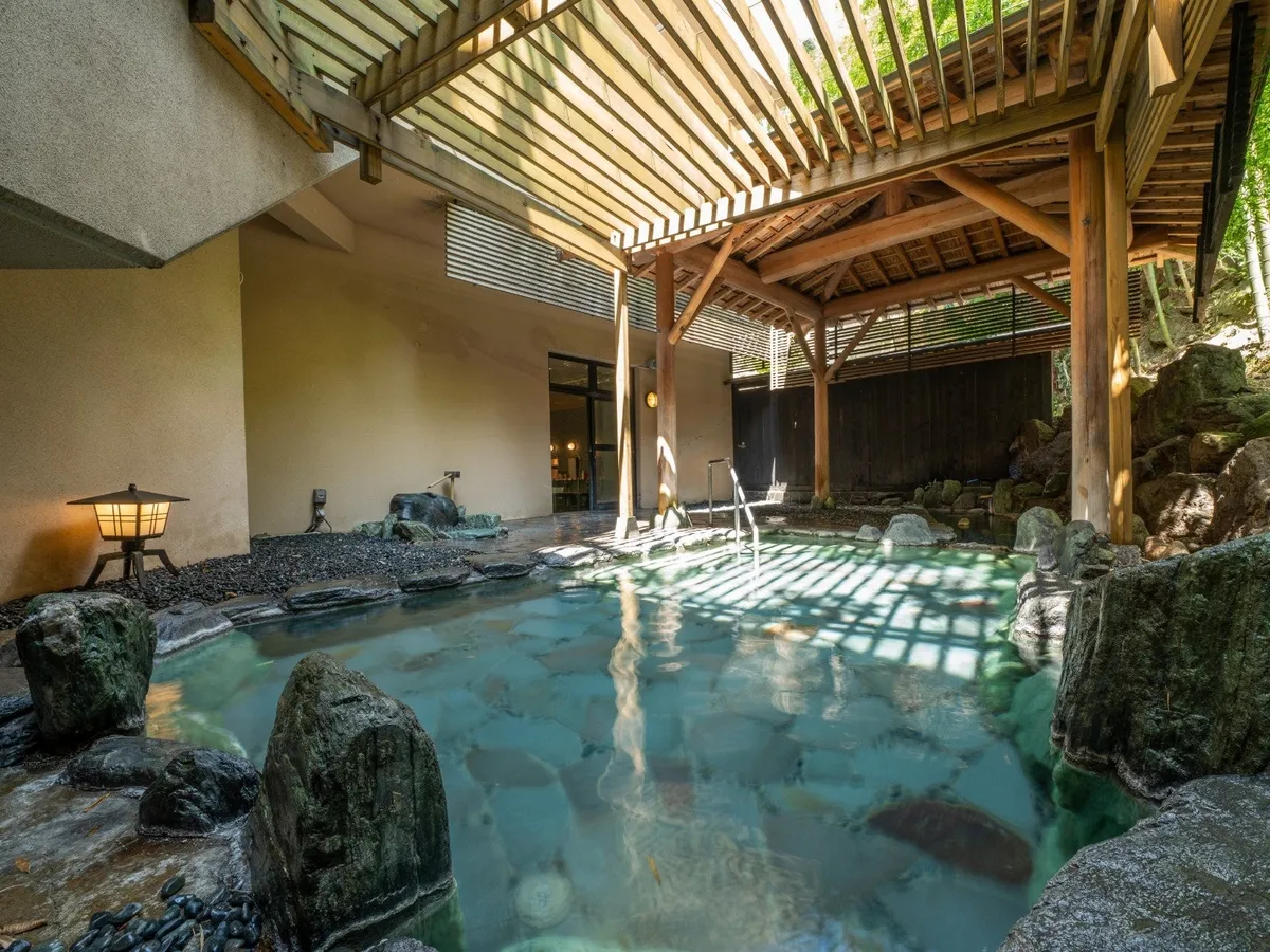 情緒あふれる湧泉の宿ゆあむの露天風呂