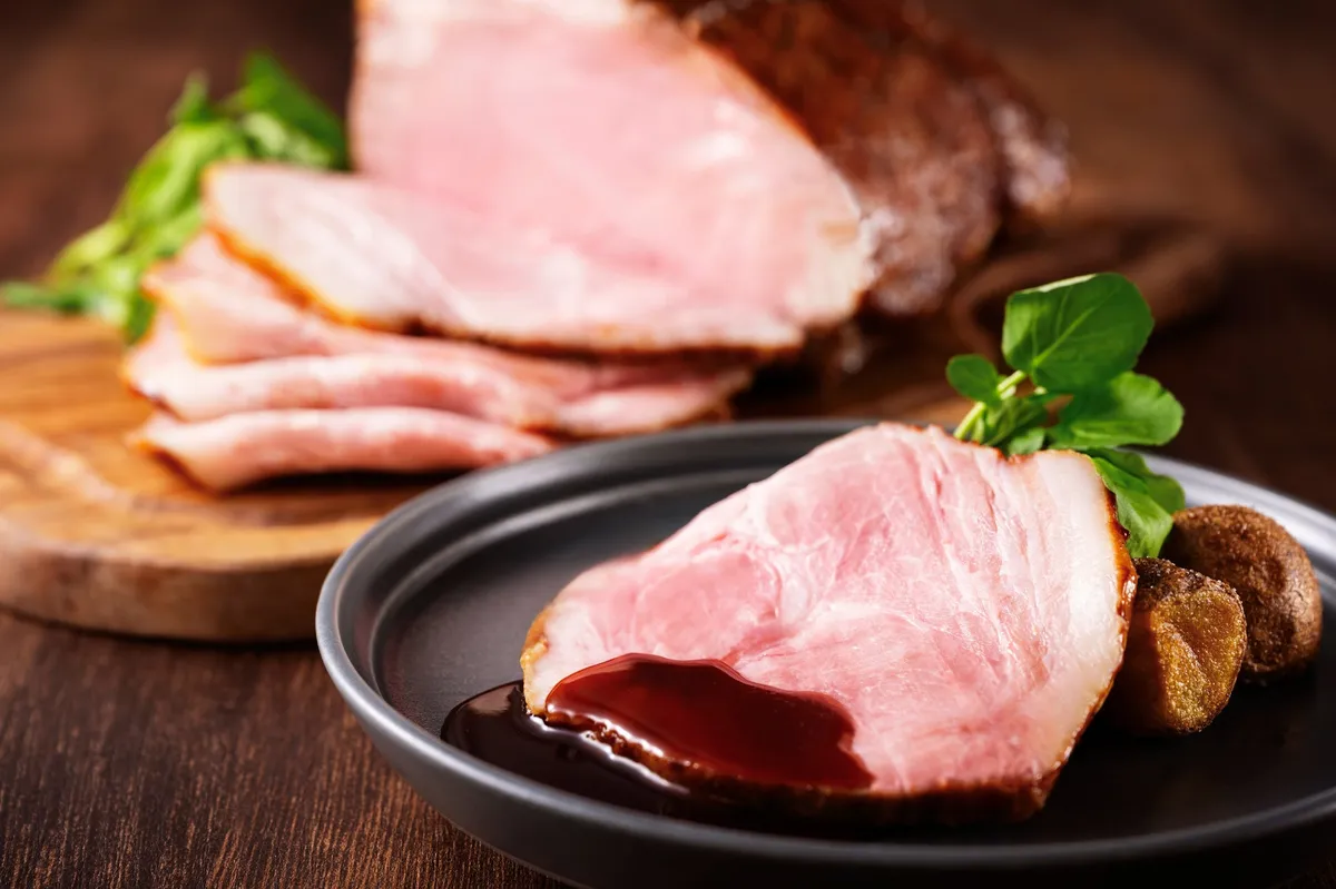 ジューシーに焼き上げられたローストポーク