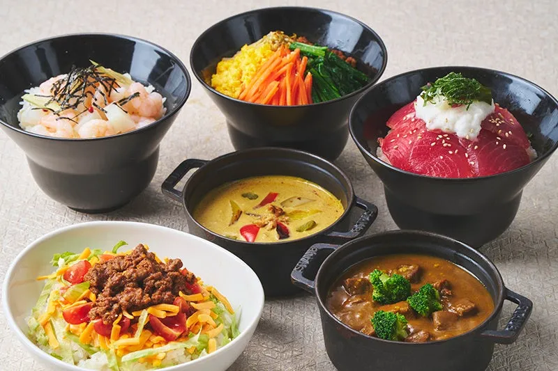 海鮮丼やカレーなど種類豊富な丼メニュー