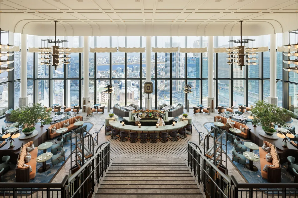 ウォルドーフ・アストリア大阪のラウンジ「ピーコック・アレー」の内観