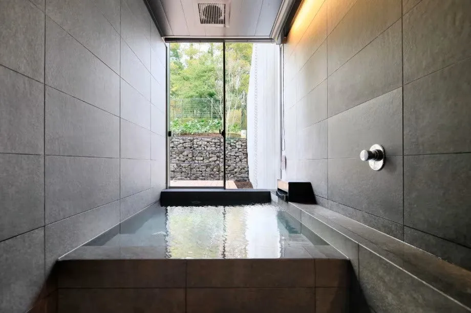 箱根の自然を感じるプライベート温泉