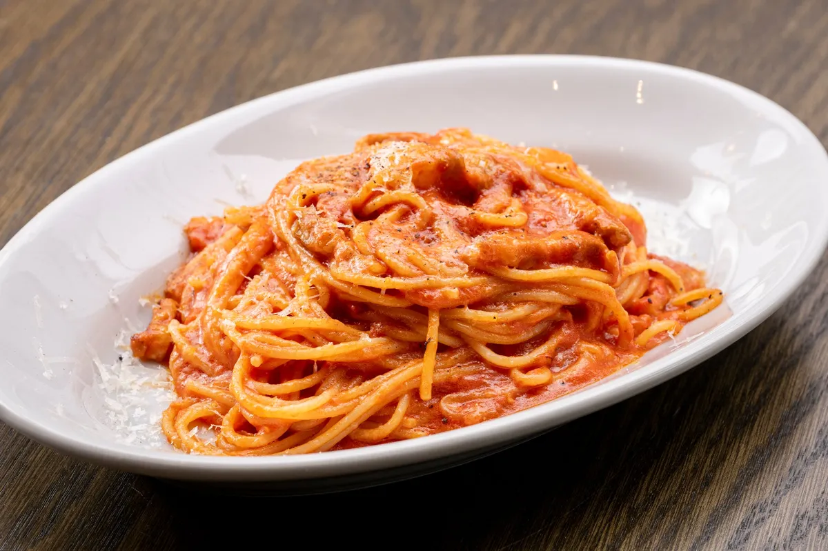 濃厚なソースが絡むこだわりのトマトパスタ