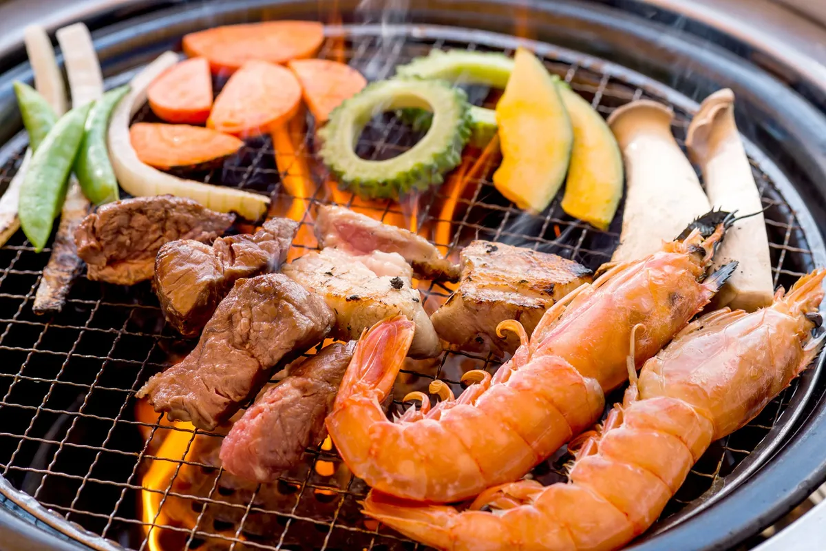 新鮮な海老や島野菜を焼くガーデンBBQ