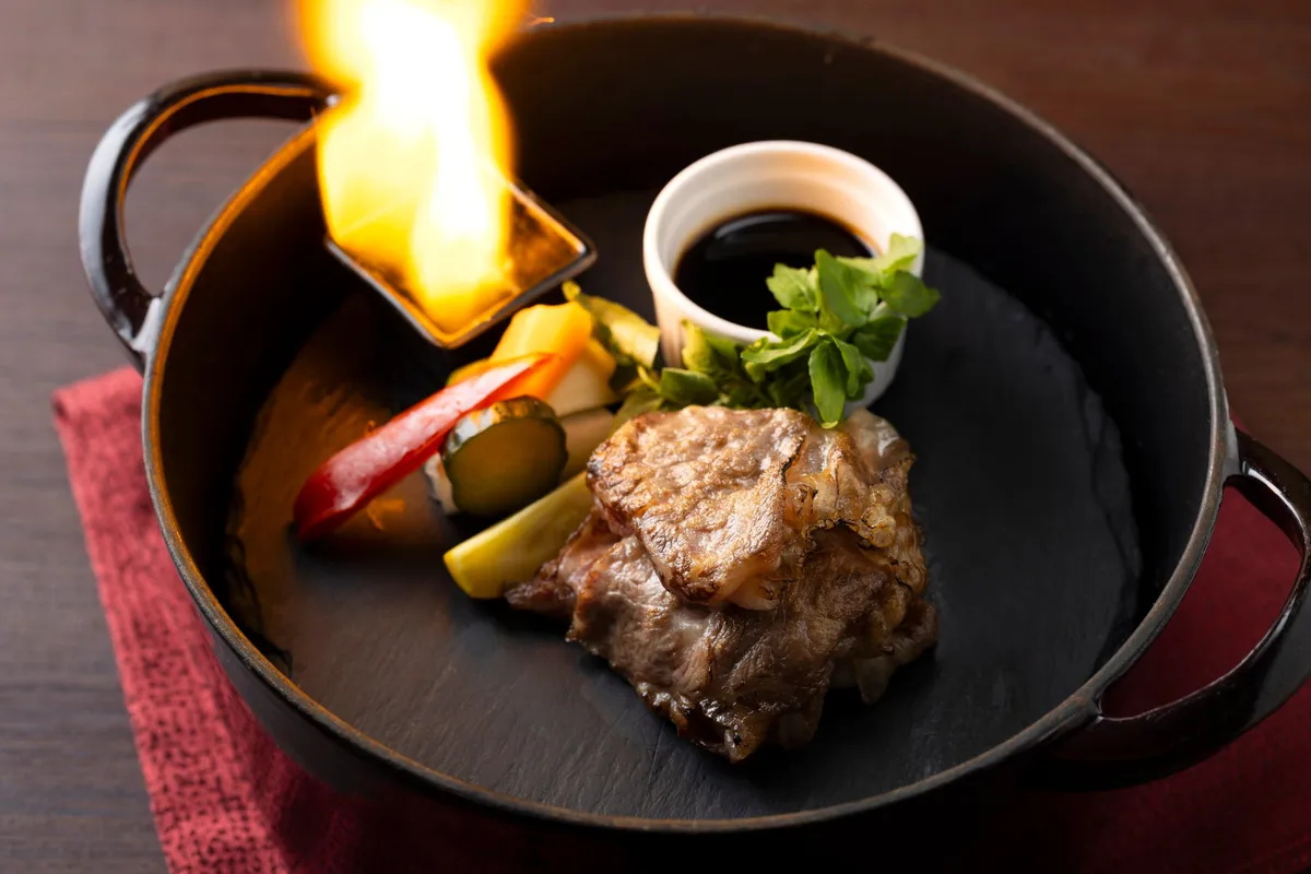 吉田の火祭りをイメージした有田牛の焼しゃぶ