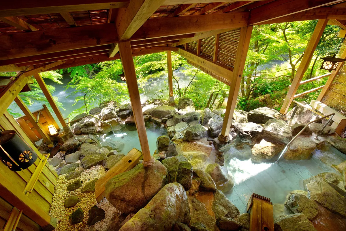 鶴仙渓を望む絶景露天風呂