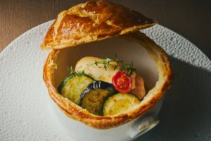 大阪ステーションホテル、6月から夏限定の美食ビュッフェ開催。月替わりの贅沢な一皿と60種の料理を