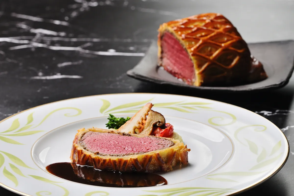 国産牛フィレ肉のパイ包み焼き マデラソース