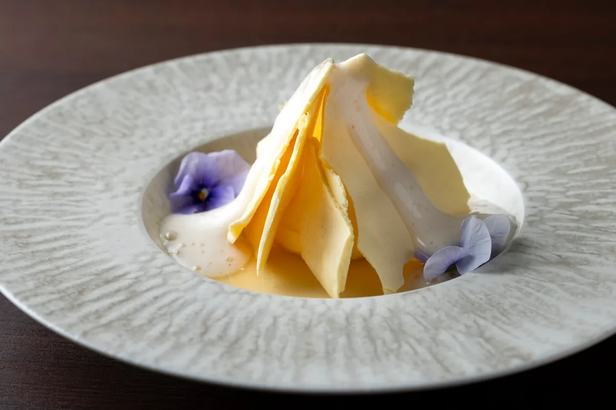 富士山をモチーフにした華やかなデザート