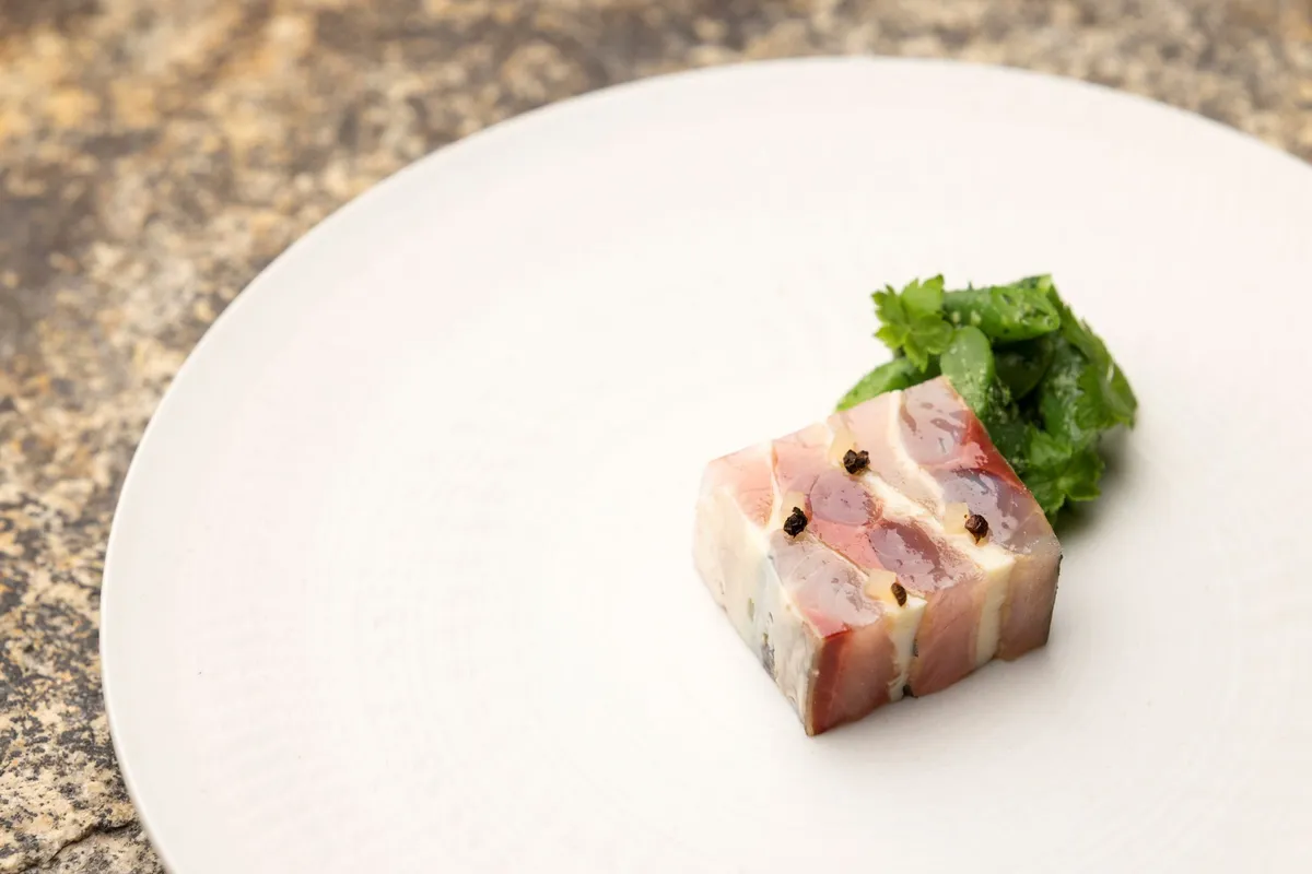 厳選された夏食材を用いた繊細な前菜