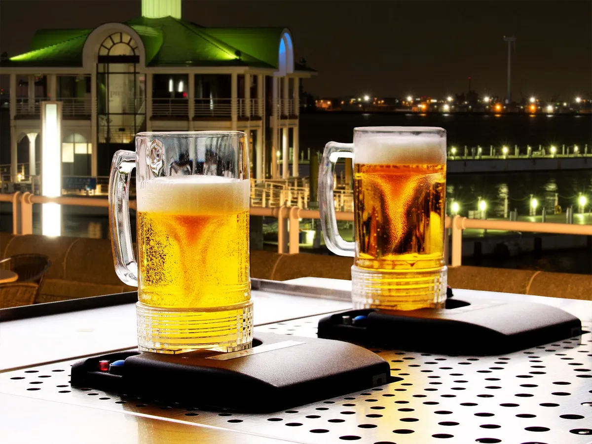 グラスの底から湧き上がるトルネードビール