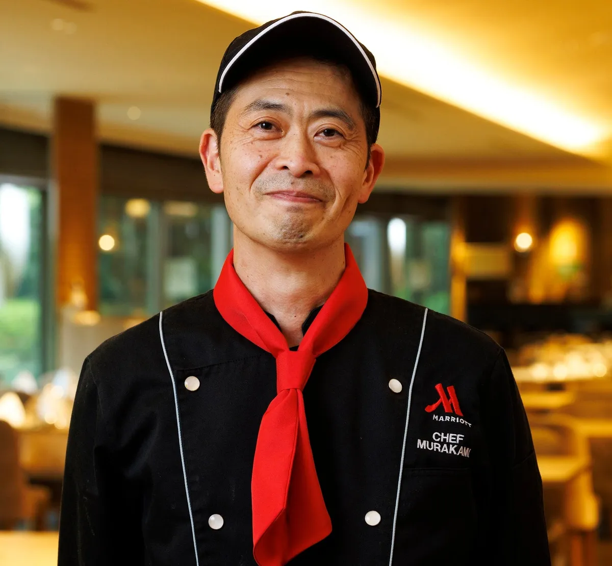 笑顔で迎えてくれる村上シェフ