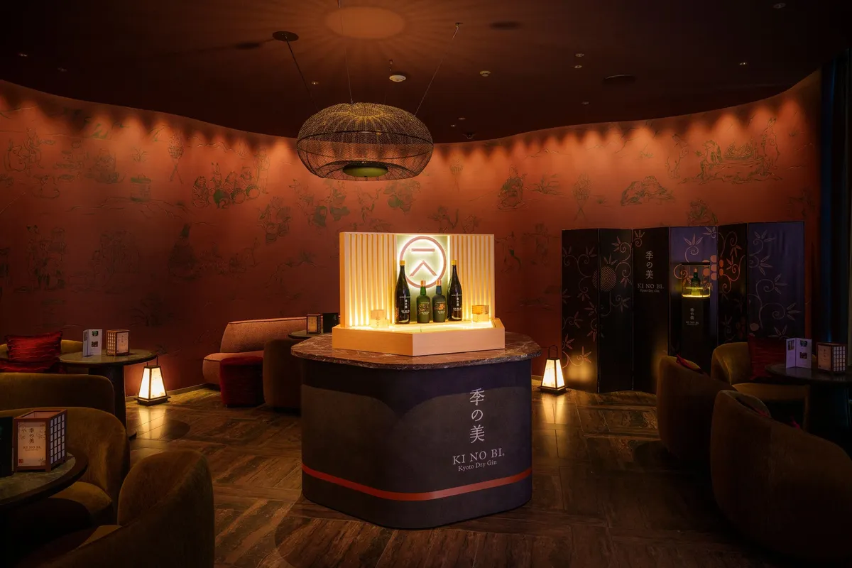 京都のブランドホームを再現したバー4-0-3の店内