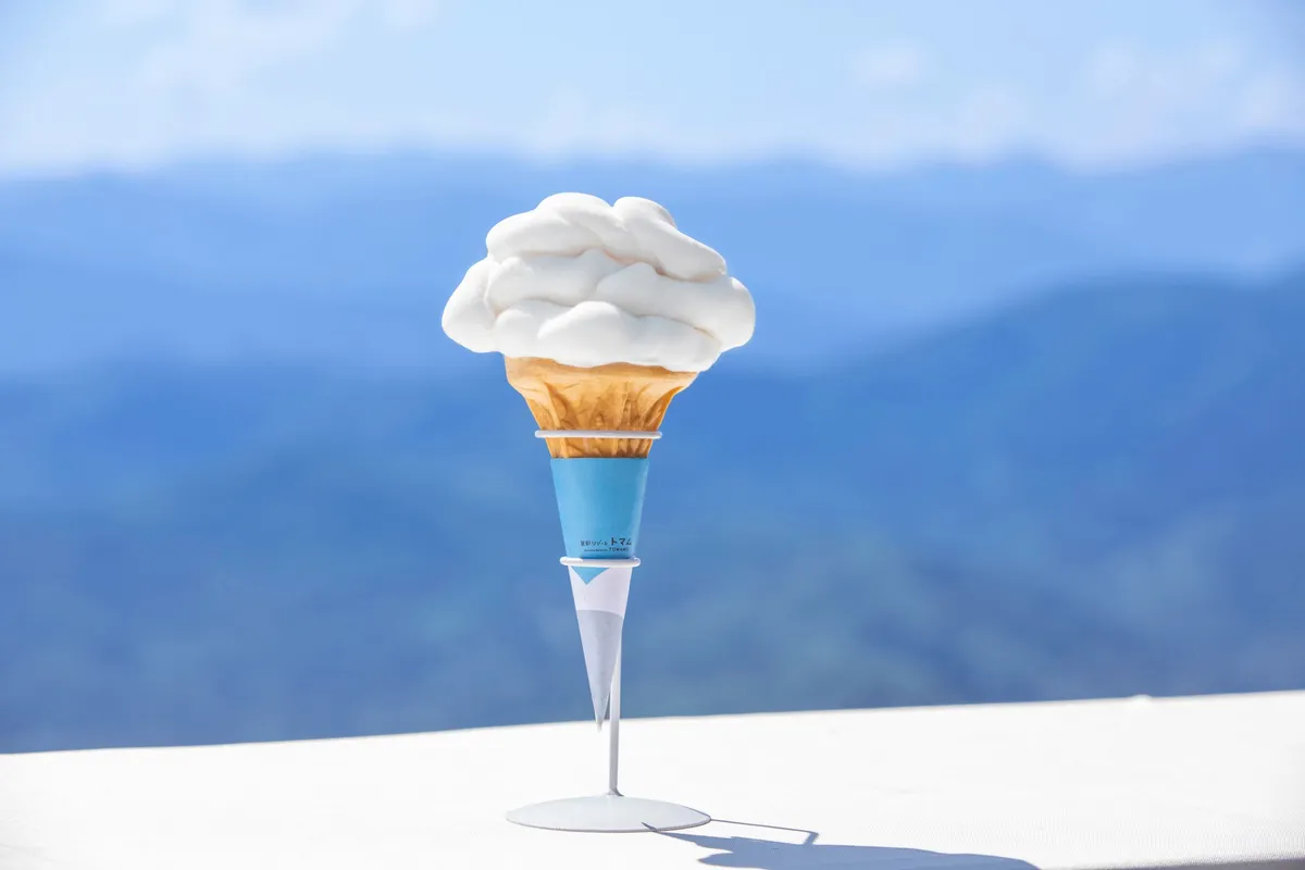 雲をモチーフにした可愛らしいソフトクリーム