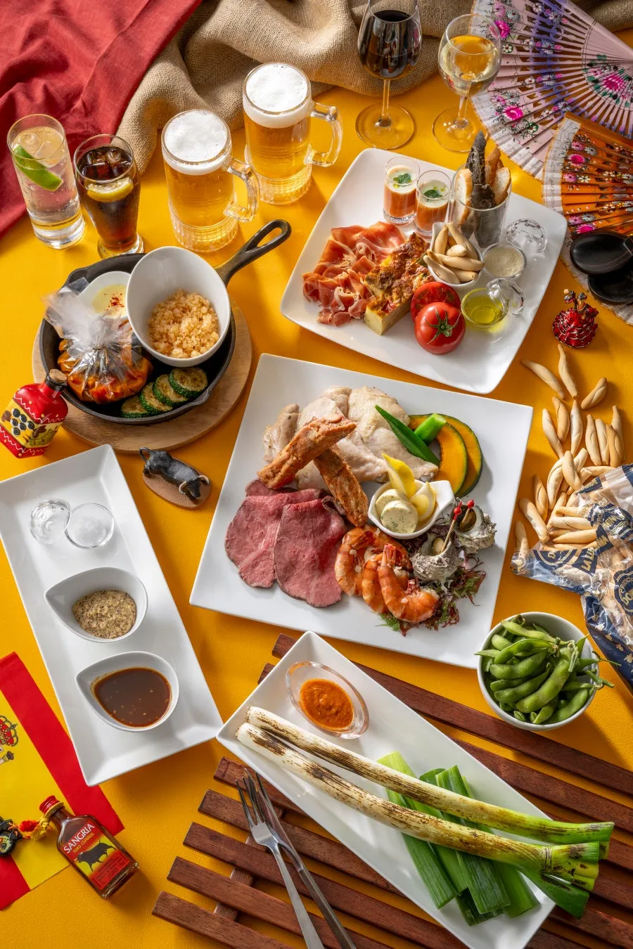 スペインをテーマにした色鮮やかな料理の数々