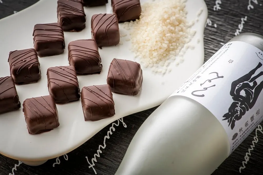 新潟の銘酒と並ぶ高級感あふれるチョコダイヤモンド