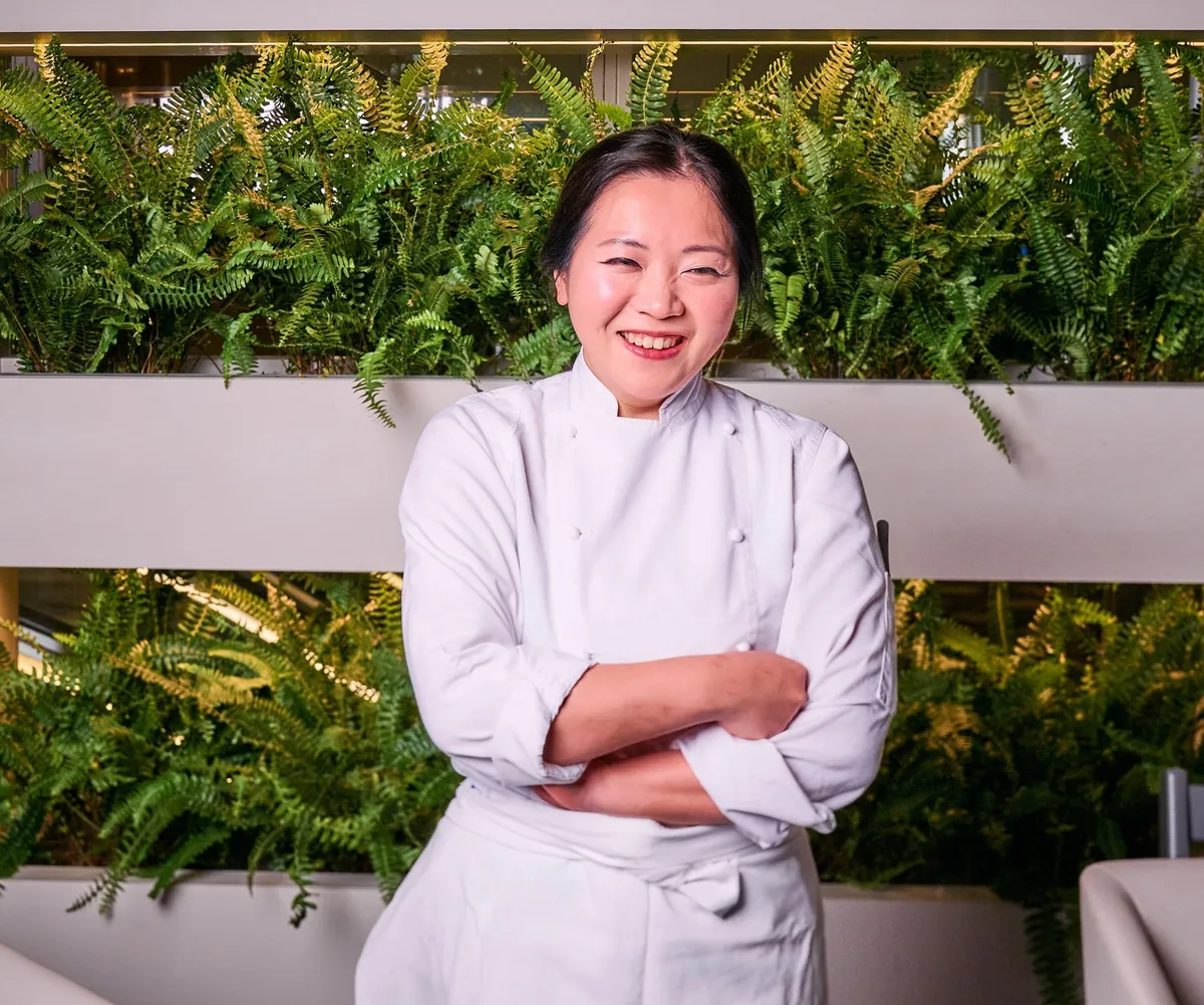 デザートを手掛けた笑顔のアシスタント ペストリーシェフ、ユー・ミンジェ氏