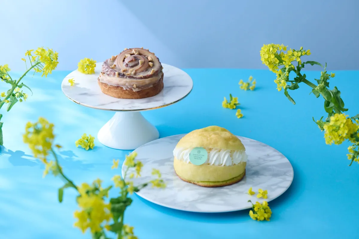 千葉県産ピーナッツデニッシュとメロンクリームパン