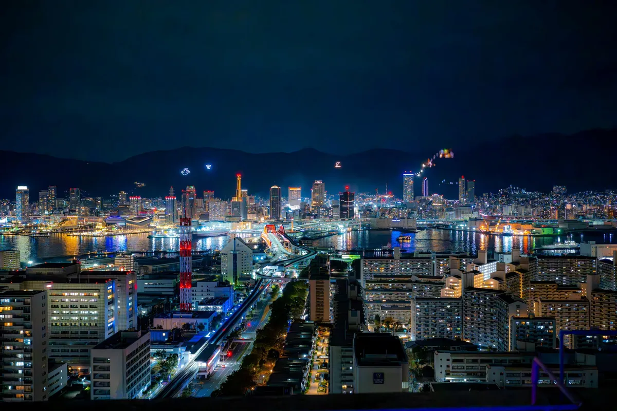 地上100mから見下ろす宝石箱のような神戸の夜景