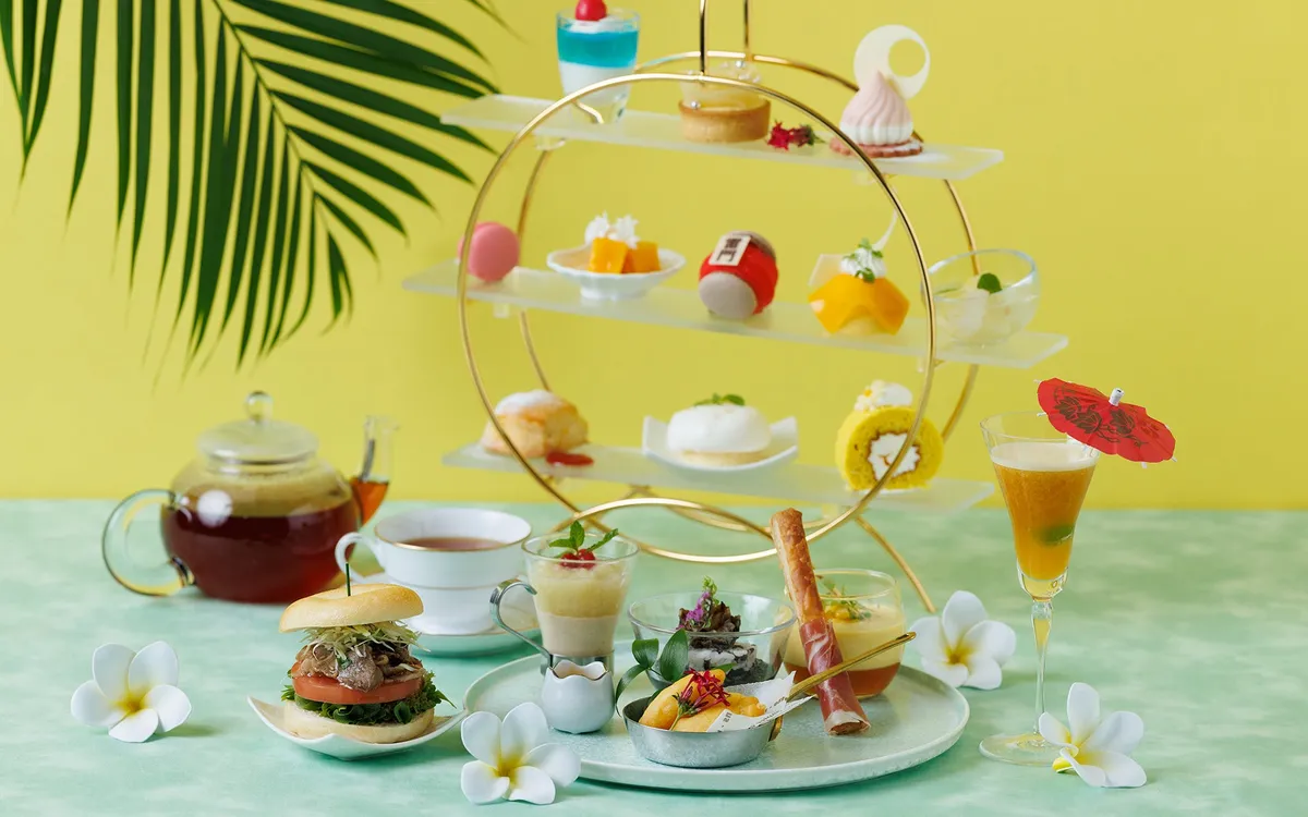和牛バーガーなど贅沢なセイボリーとスイーツ