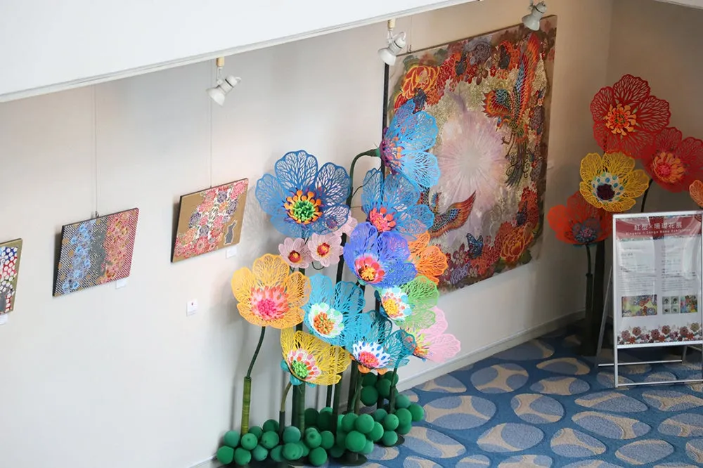 地元のアーティストによる作品展示