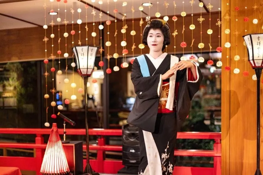 山中節の舞の様子