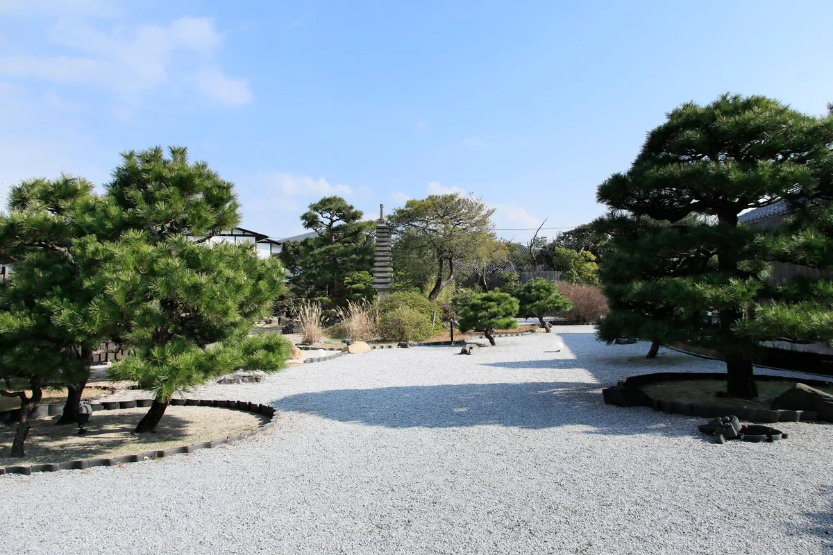 美しく整えられた日本庭園