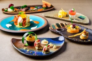 ホテル日航アリビラで夏限定ディナー。伝統陶器「やちむん」と沖縄食材が彩る極上フレンチを堪能
