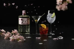 ザ ロイヤルパークホテル アイコニック 東京汐留で、桜香るクラフトジン「六」の限定カクテルに酔いしれる