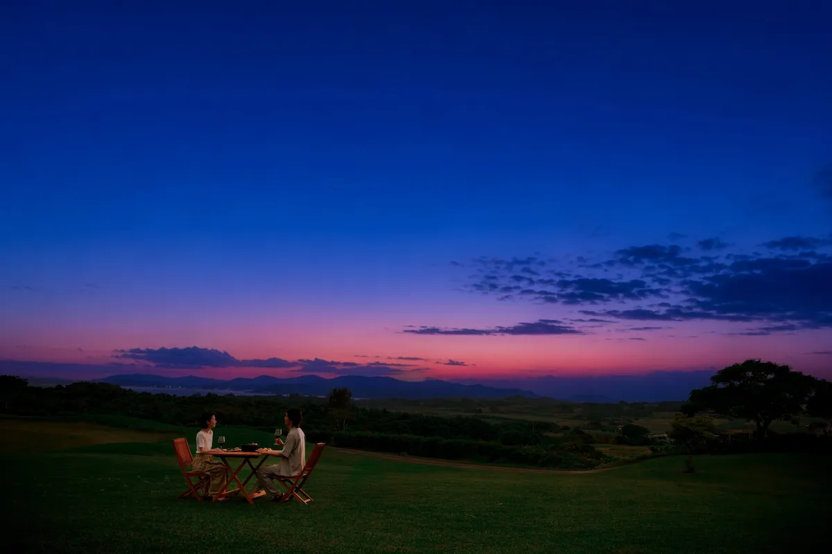 夕暮れ時のディナー風景