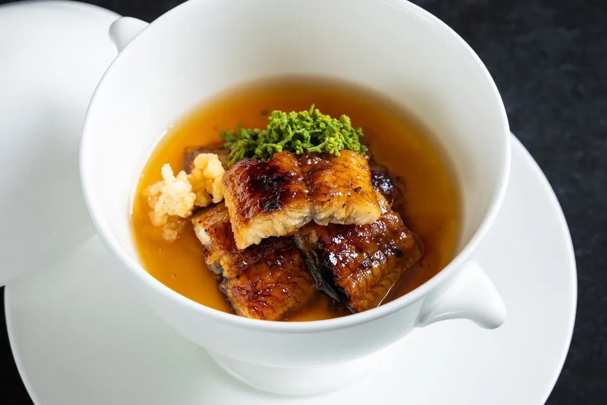香ばしく焼き上げた九州産鰻の茶碗蒸し