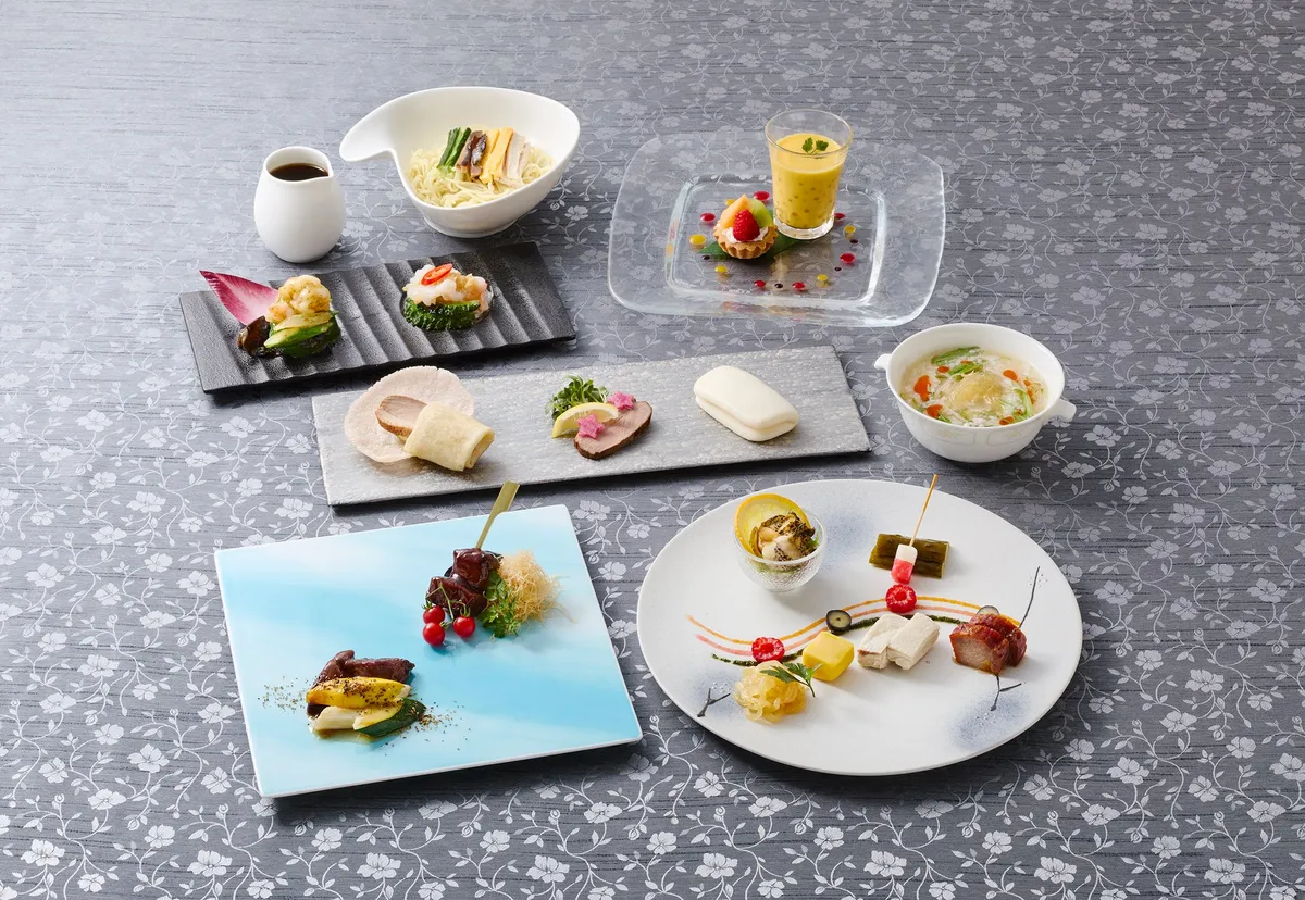 中国料理「桂花苑」のランチコース。点心や冷やし麺、デザートまで華やか。