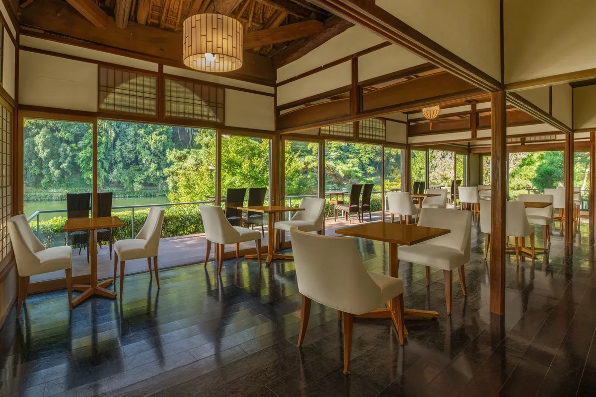 茶寮 八翠の店内から望む嵐山の絶景