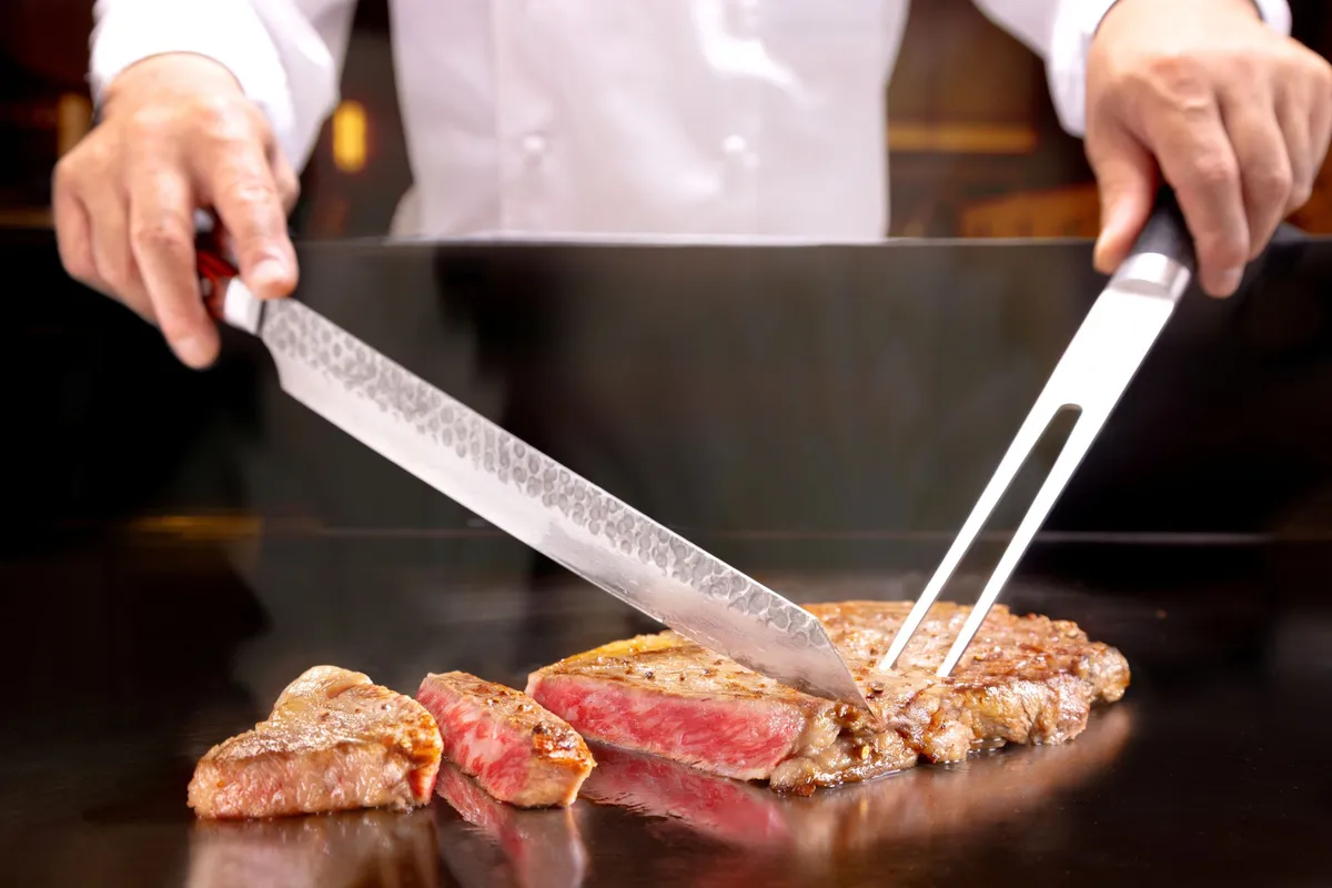 淡路牛ステーキを焼く様子
