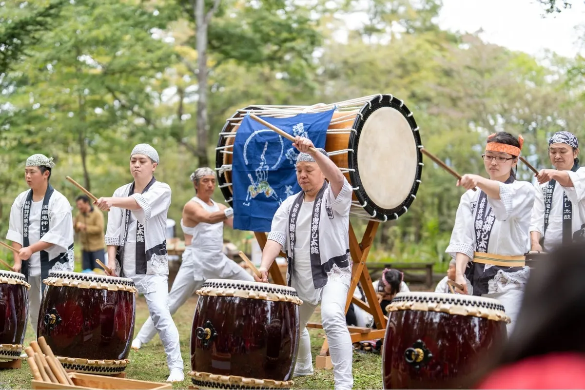 北軽井沢浅間鬼押し太鼓による迫力ある演奏シーン