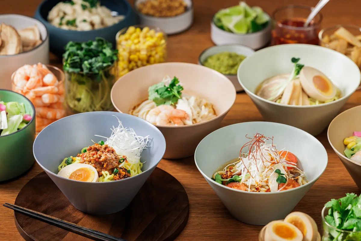 彩り豊かな多国籍の麺料理