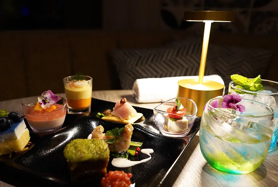 ホテル内レストランでのブッフェ料理とペアリングイメージ