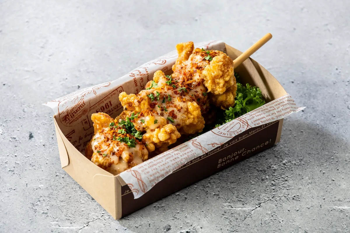 片手で食べやすい、さふぃスパ旨辛フライドチキン