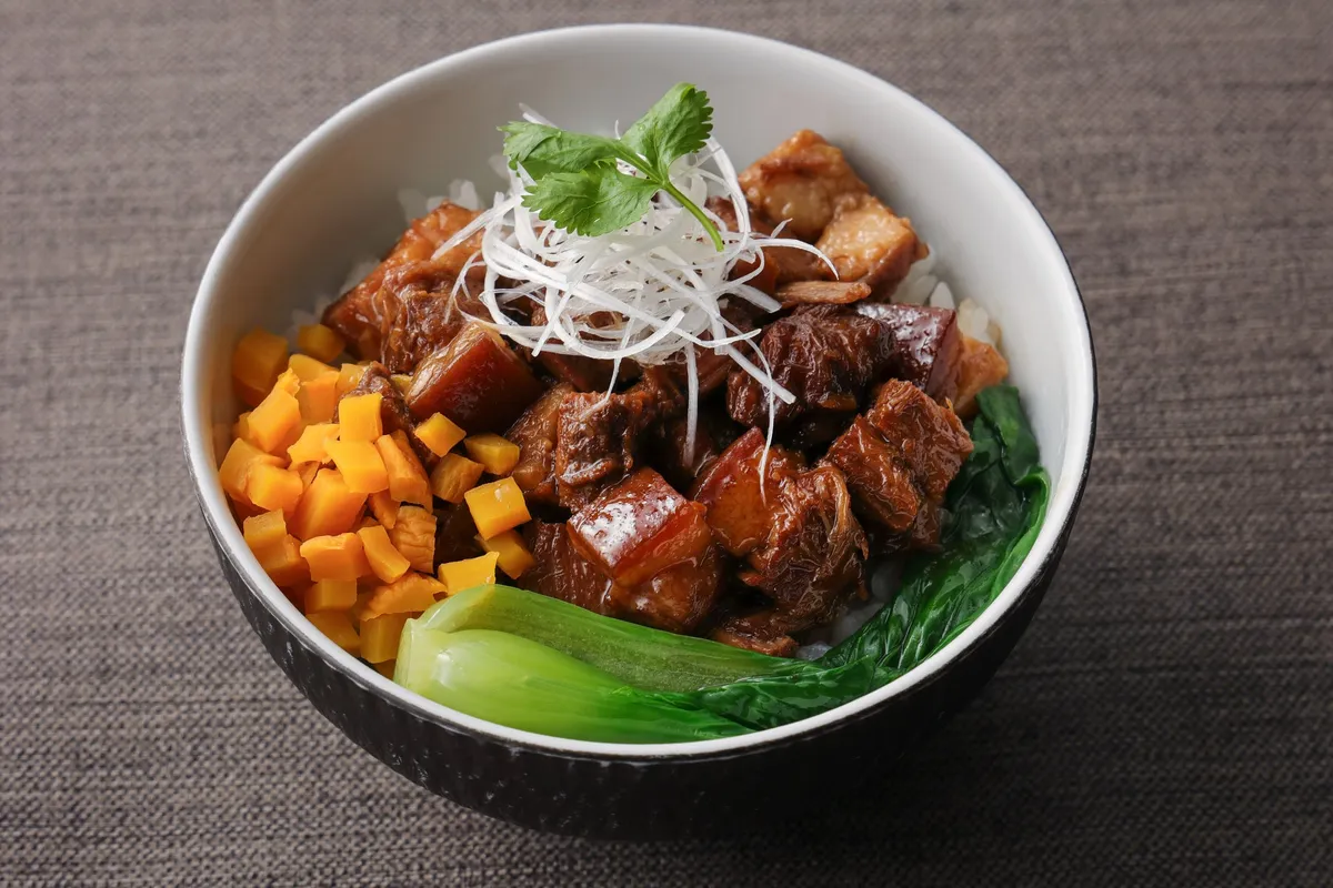 期間限定の魯肉飯