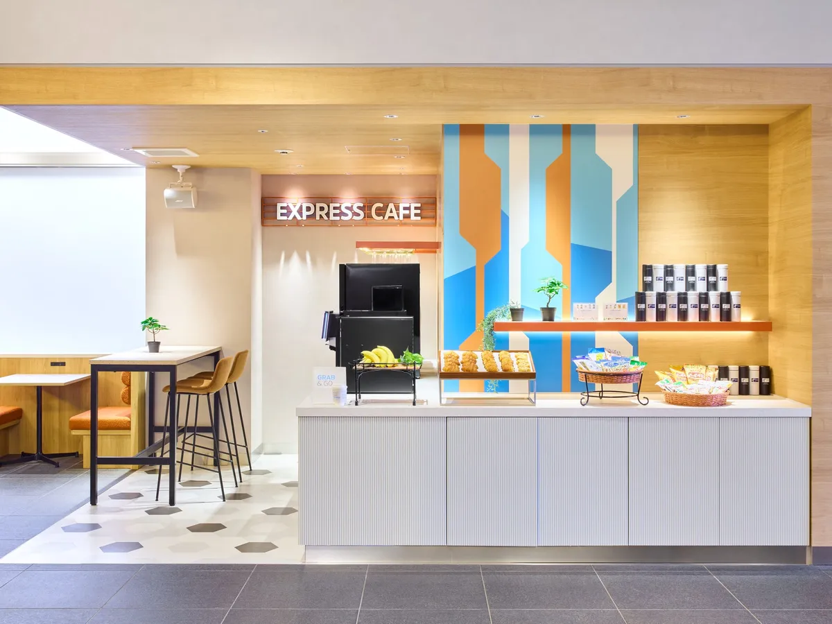 コーヒーや軽食を楽しめるEXPRESS CAFE